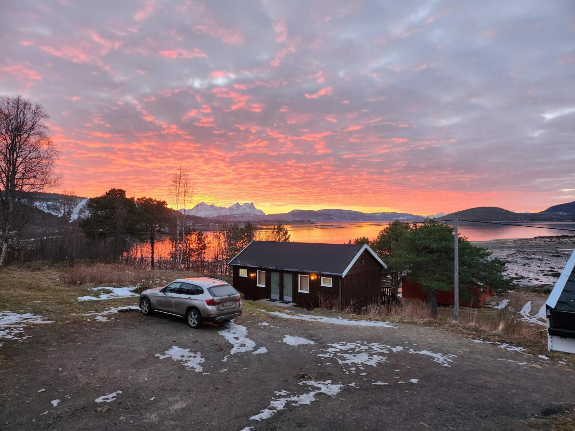 Ulvsvag Gjestgiveri Og Fjordcamping As Exterior foto