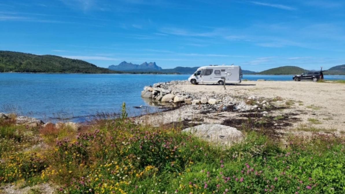 Ulvsvag Gjestgiveri Og Fjordcamping As Exterior foto