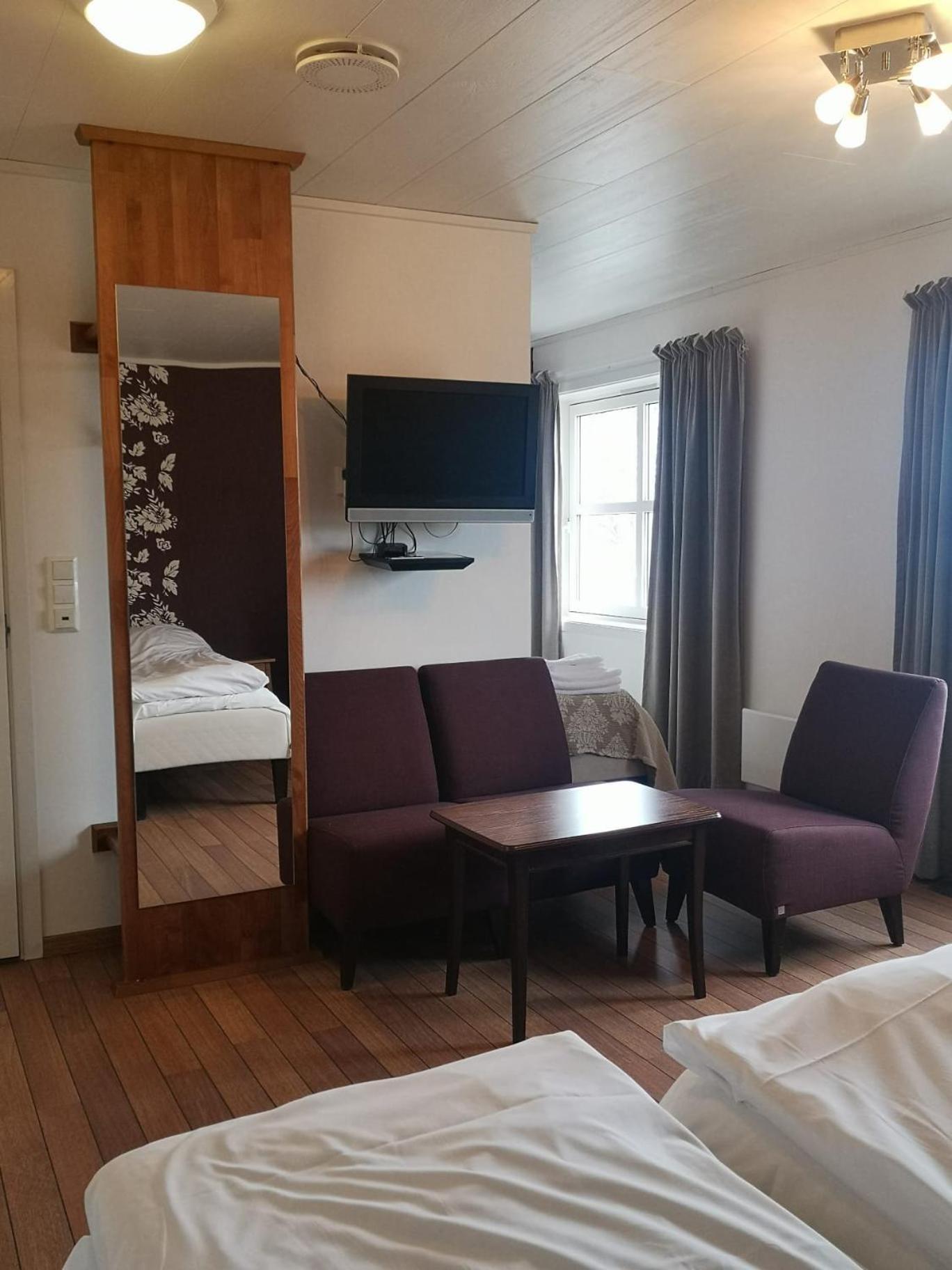 Ulvsvag Gjestgiveri Og Fjordcamping As Exterior foto