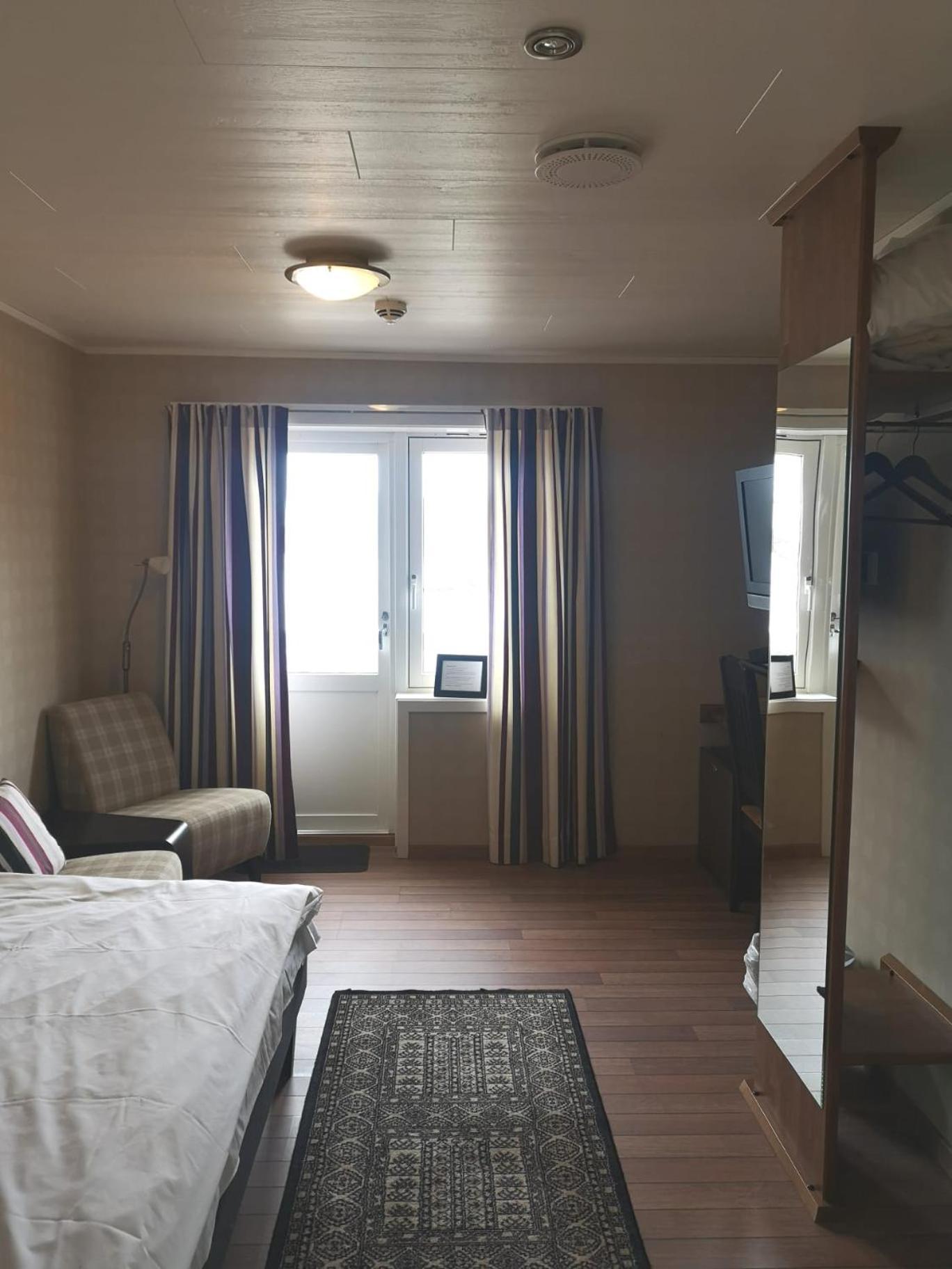 Ulvsvag Gjestgiveri Og Fjordcamping As Exterior foto