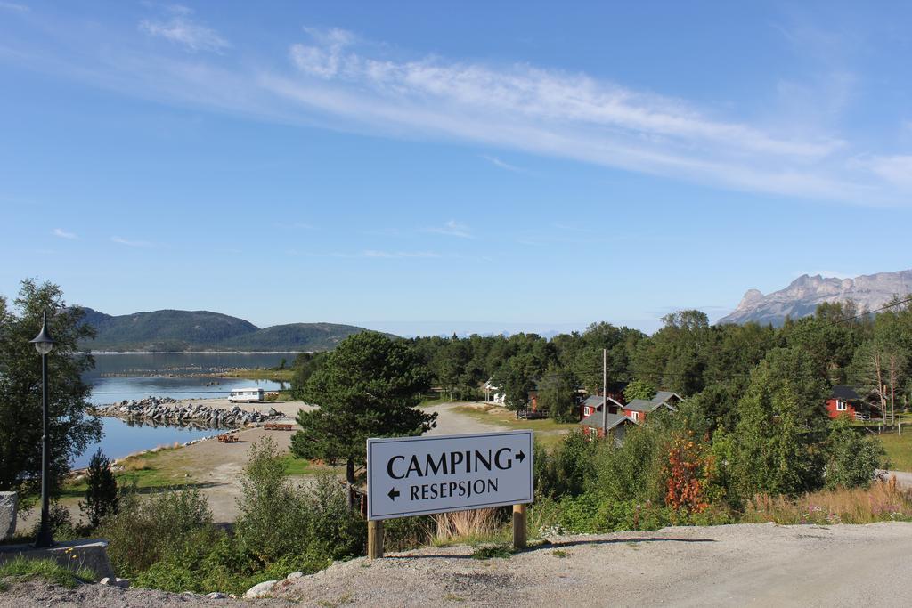 Ulvsvag Gjestgiveri Og Fjordcamping As Exterior foto